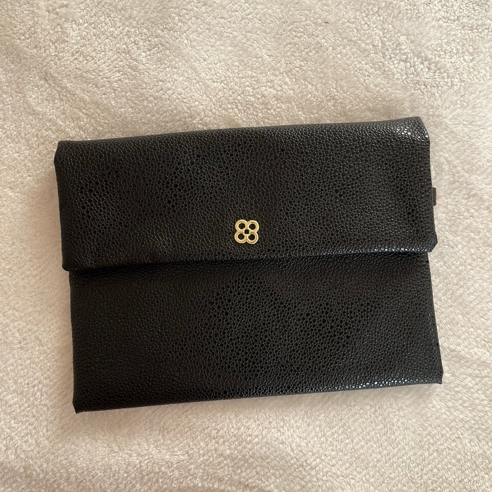 Lucky Clover Black Wristlet NWOT - Picture 5 of 5
